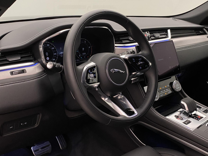 Jaguar F-Pace D300 R-DYNAMIC SE REZERVACE 3.0 d Dynamic SE