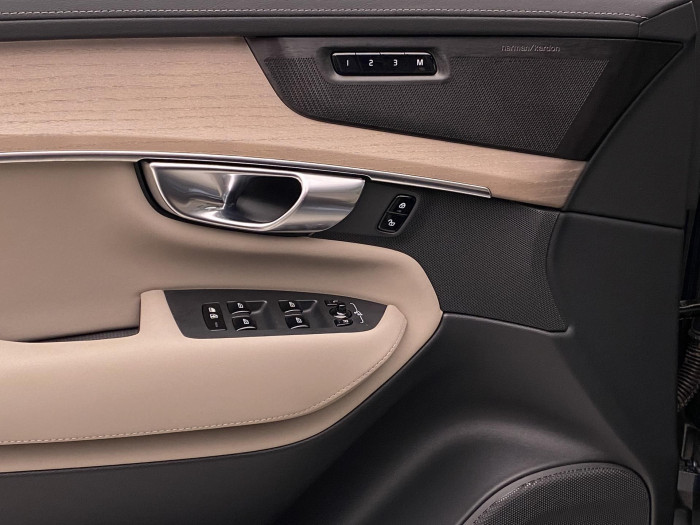 Volvo XC90 T8 AWD RECHARGE DARK ULTRA 7