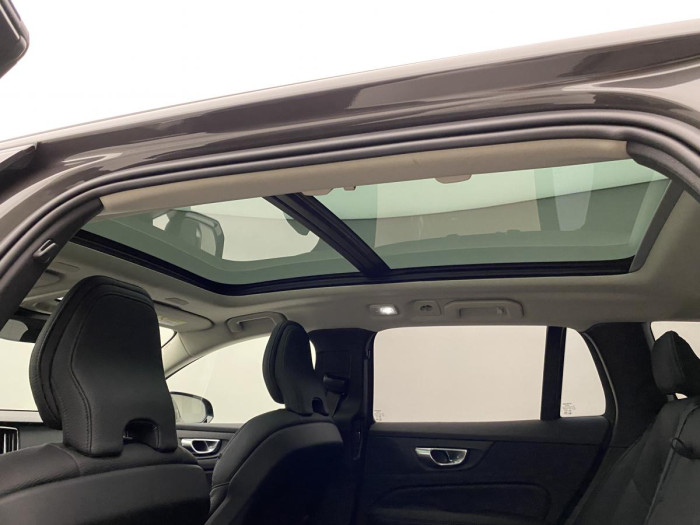 Volvo V60 B4 ULTIMATE DARK AUT REZERVACE