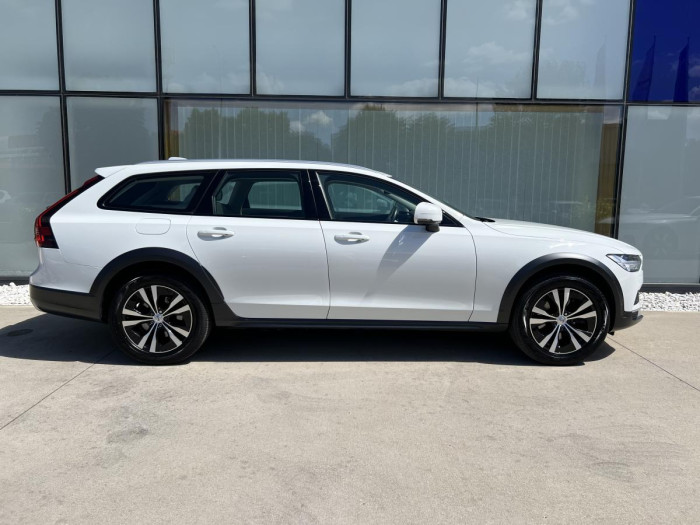 Volvo V90 CROSS COUNTRY B4 AWD Aut 1.maj