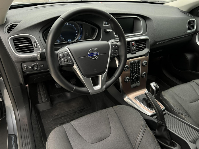 Volvo V40 CC D3 MOMENTUM 2.0 d CC CC Momentum
