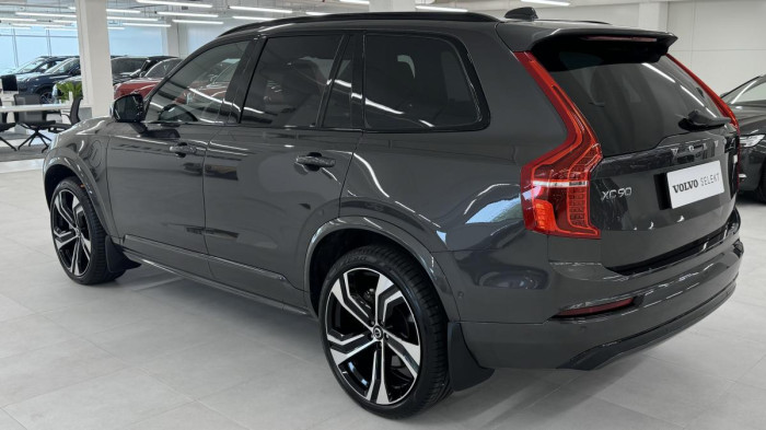 Volvo XC90 T8 AWD ULTIMATE DARK REZERVACE