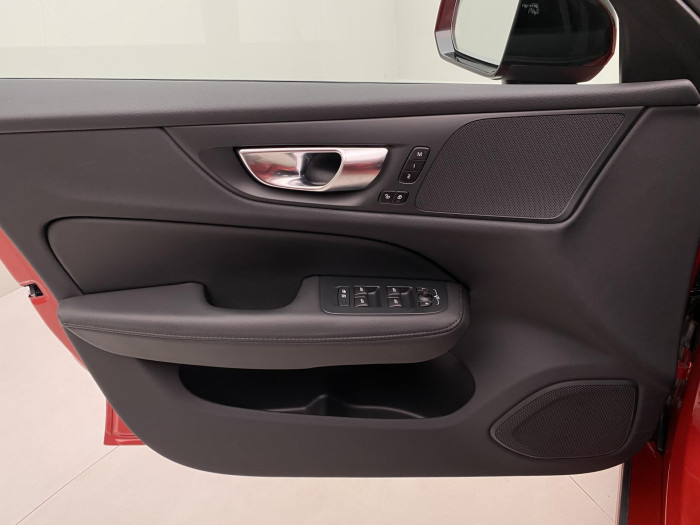 Volvo V60 B4 DARK PLUS AUT CZ