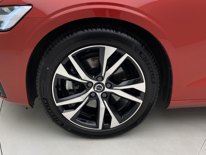 Volvo V60 B4 DARK PLUS AUT CZ