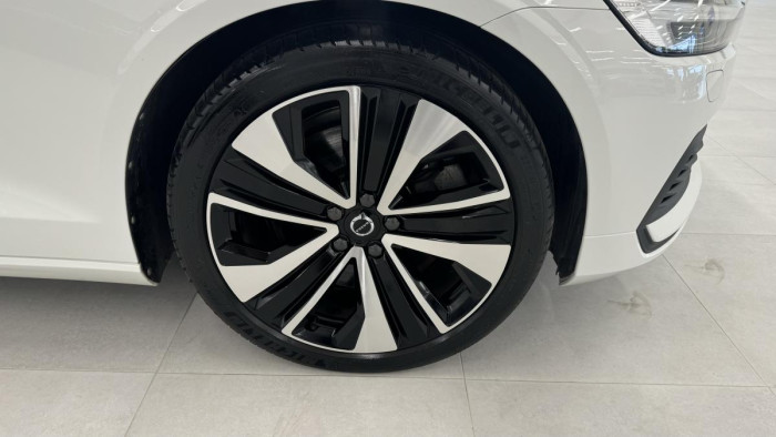 Volvo V60 T6 RECHARGE REZERVACE