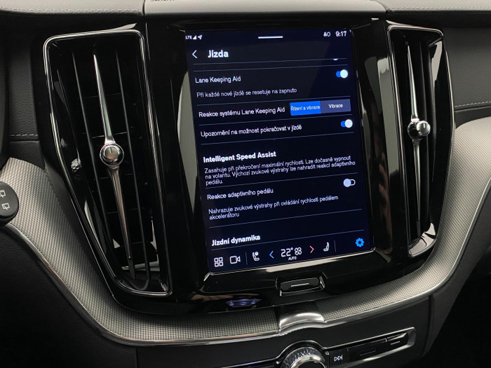 Volvo XC60 T6 AWD PLUG-IN DARK PLUS CZ