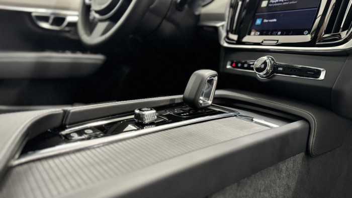 Volvo V90 CROSS COUNTRY B5 REZERVACE
