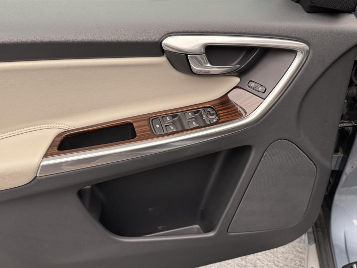 Volvo XC60 D4 AWD MOMENTUM AUT 2.4 d Momentum