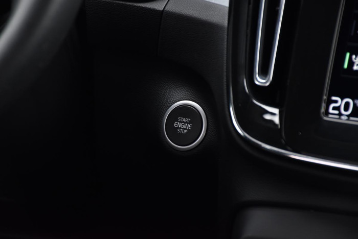 Volvo XC40 B4 AWD MOMENTUM REZERVACE 2.0 Momentum
