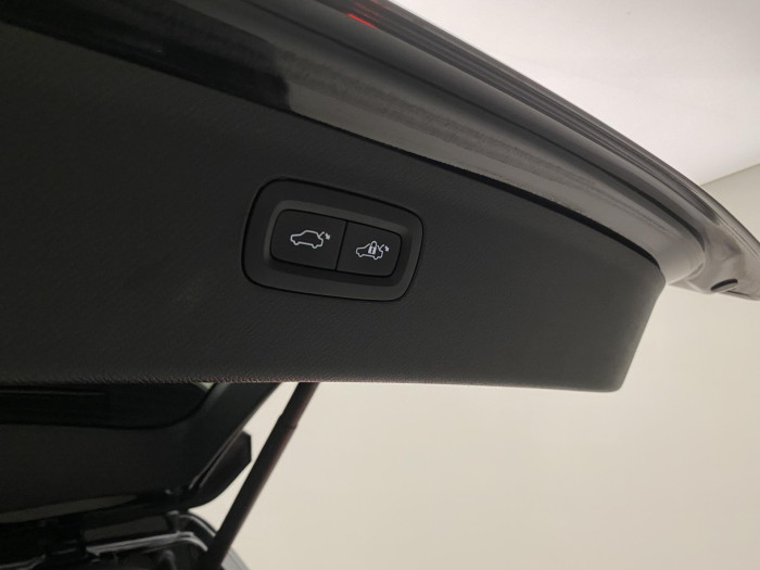 Volvo XC90 T6 AWD R-DESIGN REZERVACE