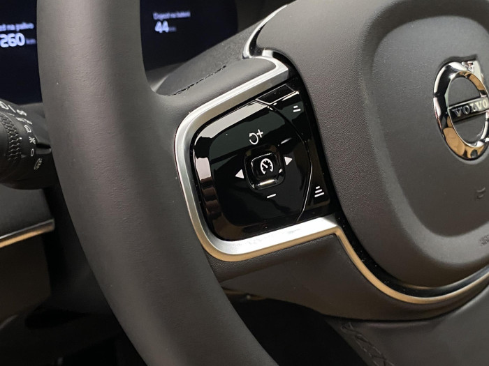Volvo XC90 T8 AWD ULTRA DARK AUT CZ 7m