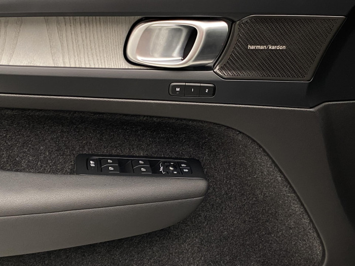 Volvo XC40 B4 AWD DARK ULTRA AUT CZ