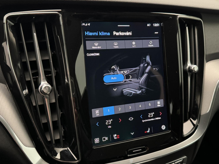 Volvo V60 B4 DARK PLUS AUT CZ 1.maj