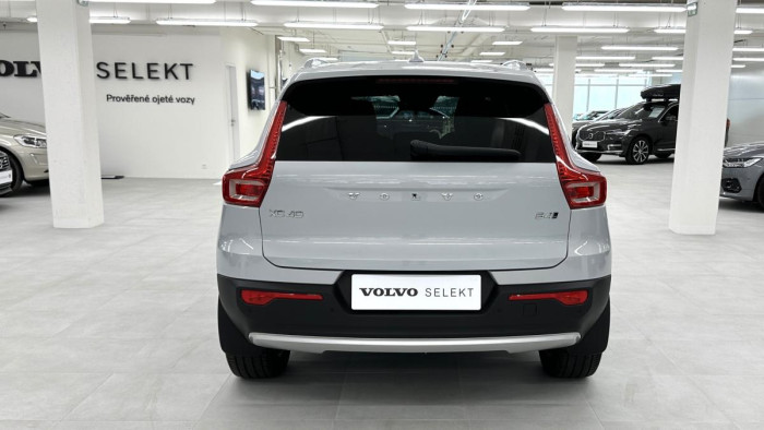 Volvo XC40 B4 AWD MOMENTUM REZERVACE 2.0 Momentum