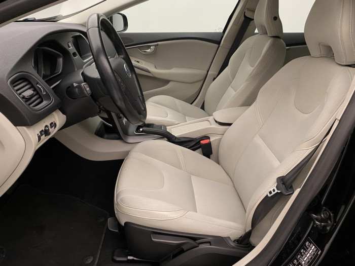 Volvo V40 D3 NAVIGACE AUT REZERVACE 2.0 d
