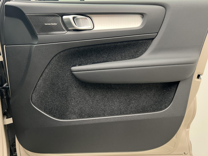 Volvo XC40 B3 DARK PLUS AUT