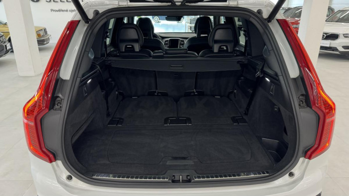 Volvo XC90 B5 AWD R-DESIGN AUT REZERVACE