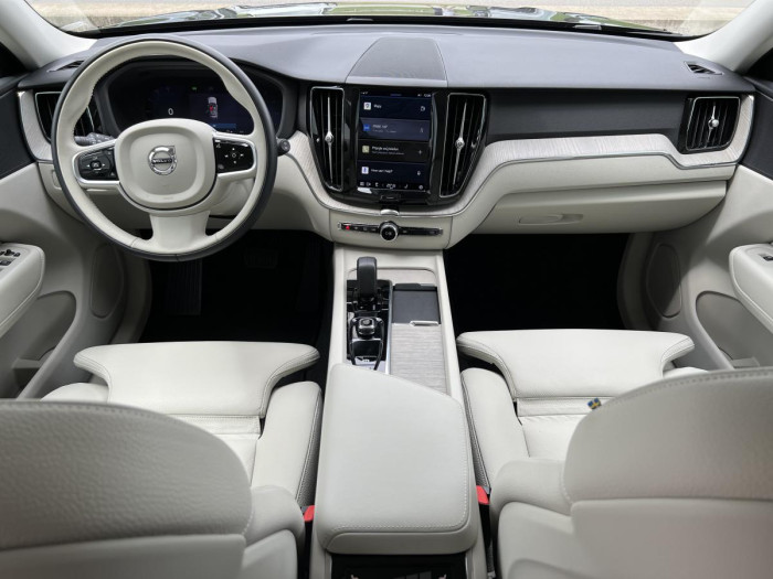 Volvo XC60 B4 PLUS BRIGHT Aut REZERVACE