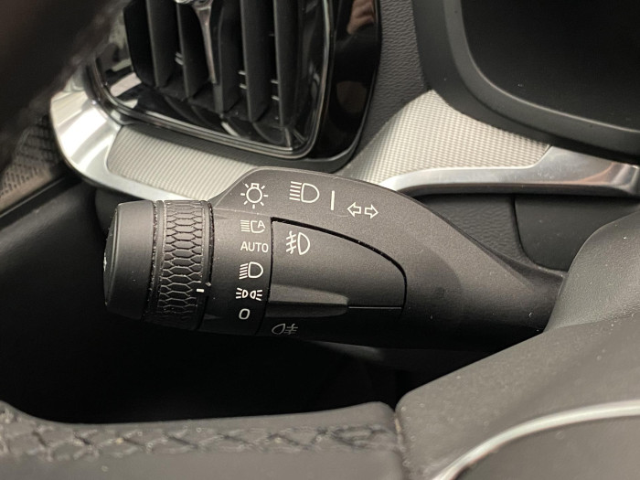 Volvo V60 B4 DARK PLUS AUT REZERVACE