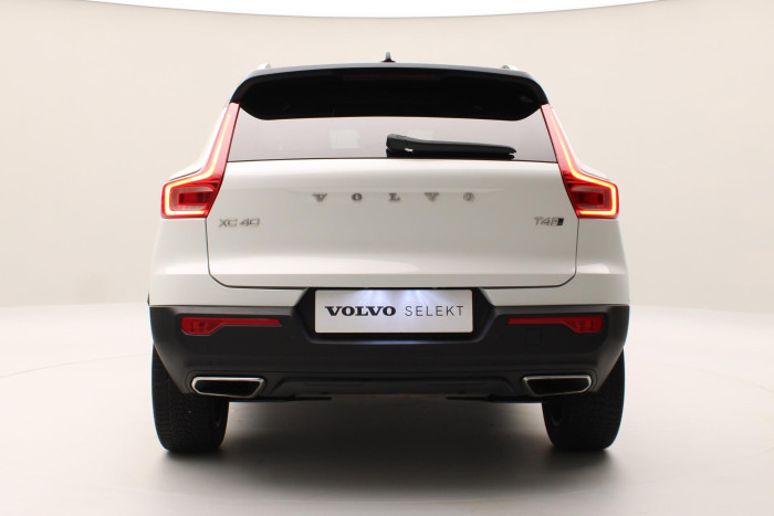 Volvo XC40 T4 AWD R-DESIGN REZERVACE