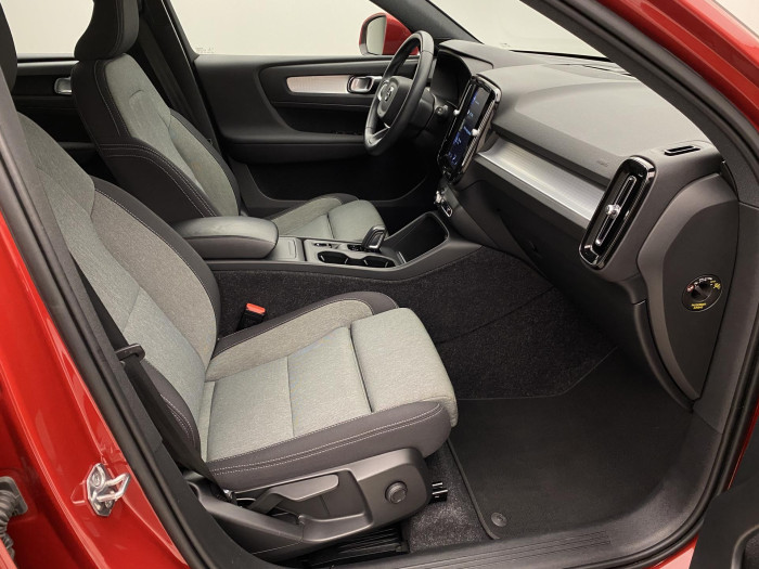 Volvo XC40 B4 AWD MOMENTUM AUT CZ 2.0 Momentum