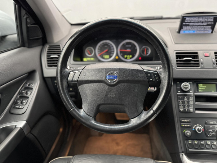 Volvo XC90 D5 AWD SUMMUM AUT 7 míst CZ 2.4 d Summum