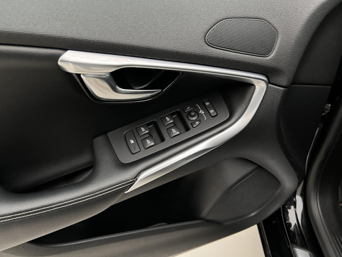 Volvo V40 D3 MOMENTUM AUT CZ 2.0 d Momentum