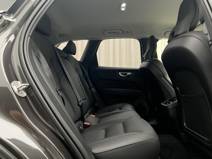 Volvo XC60 B4 AWD PLUS DARK AUT 1.maj.
