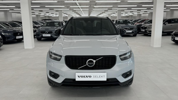 Volvo XC40 T4 R-DESIGN REZERVACE