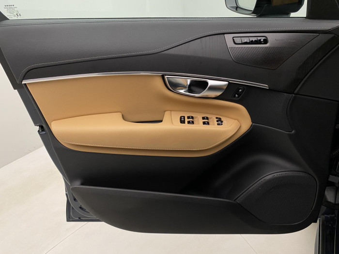 Volvo XC90 T8 AWD ULTIMATE DARK RECHARGE
