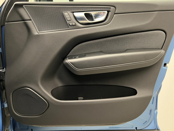 Volvo XC60 B4 AWD R-DESIGN AUT