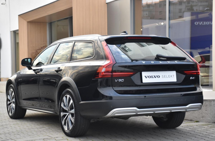 Volvo V90 CC B4 AWD PLUS AUT CZ 1.maj.