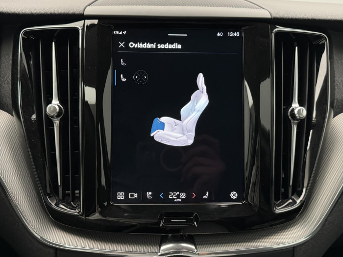 Volvo XC60 B5 AWD PLUS DARK CZ 1.maj