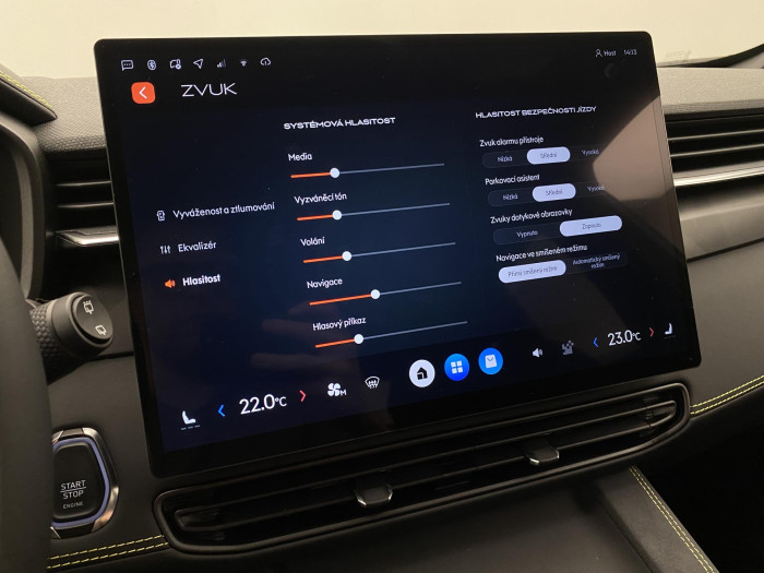 Lynk & Co 01 01 CORE PHEV