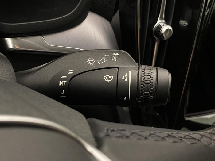 Volvo V60 CC B4 AWD MOMENTUM REZERVACE 2.0 CC CC Momentum