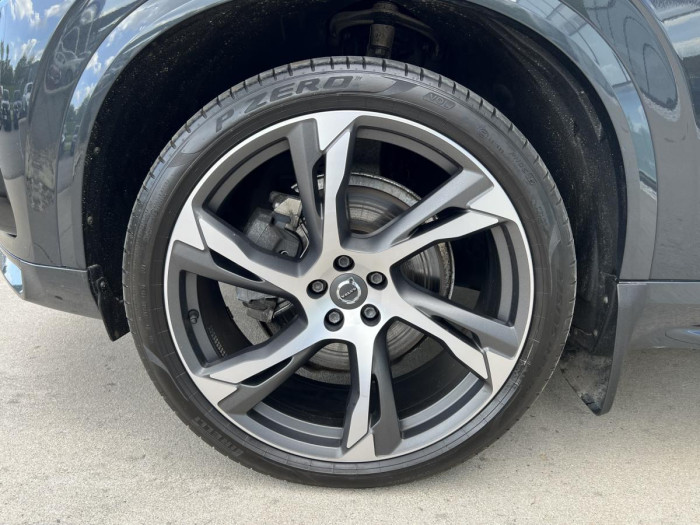 Volvo XC90 B5 R-DESIGN AWD 7MÍSTNÁ Aut