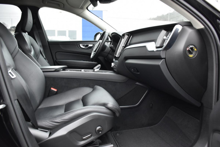 Volvo XC60 B4 AWD INSCRIPTION REZERVACE