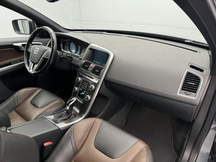 Volvo XC60 D4 AWD SUMMUM AUT REZERVACE 2.4 d Summum