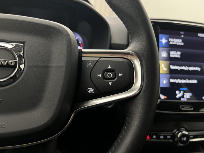 Volvo XC40 D4 AWD MOMENTUM PRO AUT CZ 2.0 d Momentum