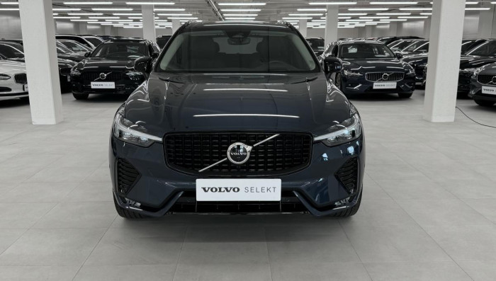 Volvo XC60 B4 AWD ULTIMATE REZERVACE