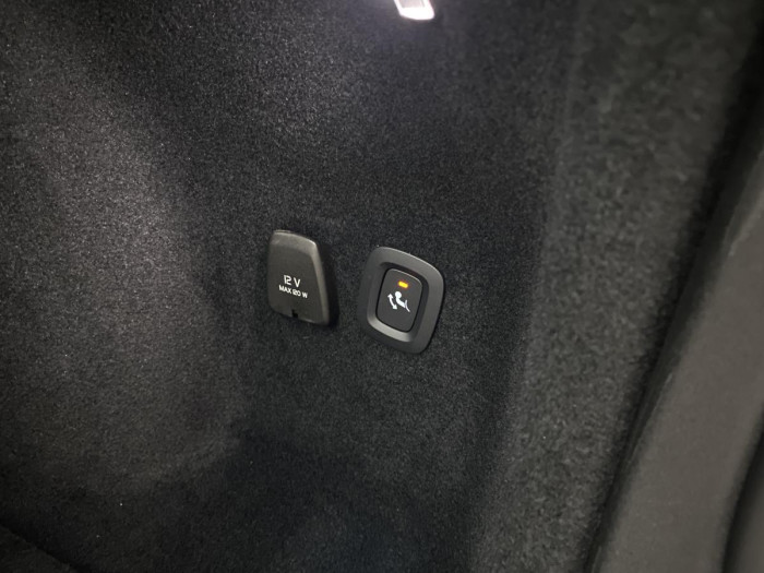 Volvo V60 B4 MOMENTUM AUT REZERVACE 2.0 Momentum