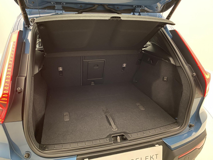 Volvo XC40 B5 AWD PLUS AUT REZERVACE