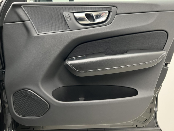 Volvo XC60 T5 AWD MOMENTUM PRO AUT CZ 2.0 Momentum