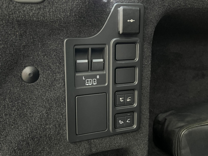 Land Rover Discovery D250 DYNAMIC SE AWD AUT CZ 3.0 d Dynamic SE