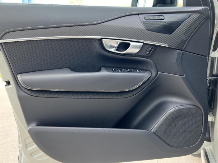 Volvo XC90 B5 AWD R-DESIGN 7MÍSTNÁ Aut