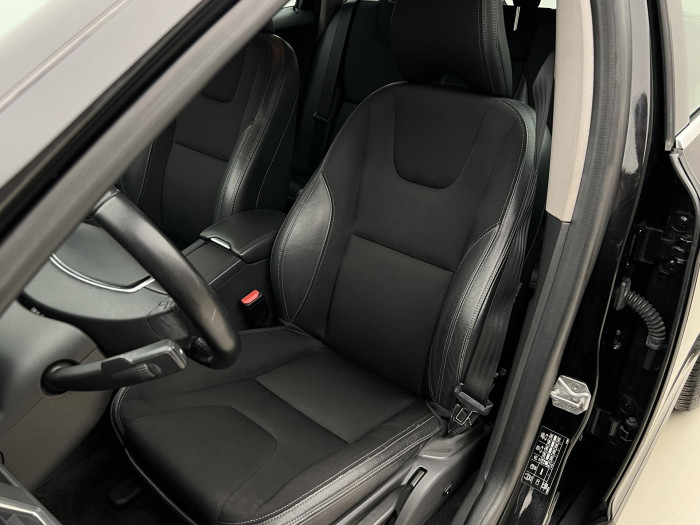 Volvo XC60 D4 AWD MOMENTUM AUT CZ 2.4 d Momentum