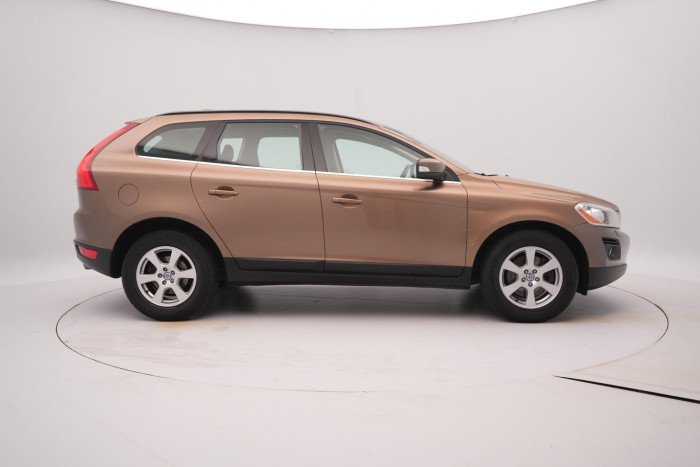 Volvo XC60 D3 AWD MOMENTUM CZ 1.maj 2.4 d Momentum