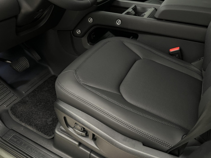 Land Rover Defender 110 D250 X-DYNAMIC SE AWD AUT 3.0 d Dynamic SE