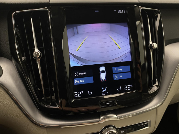Volvo XC60 B4 AWD MOMENTUM AUT CZ 2.0 Momentum