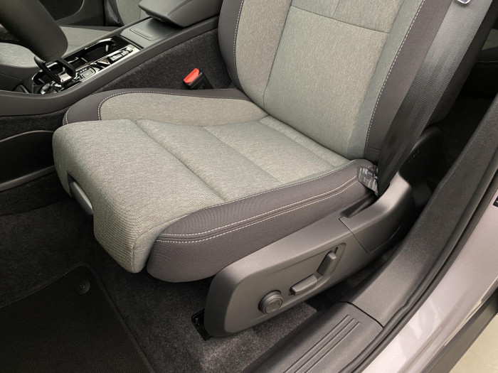 Volvo XC40 B3 DARK PLUS AUT CZ